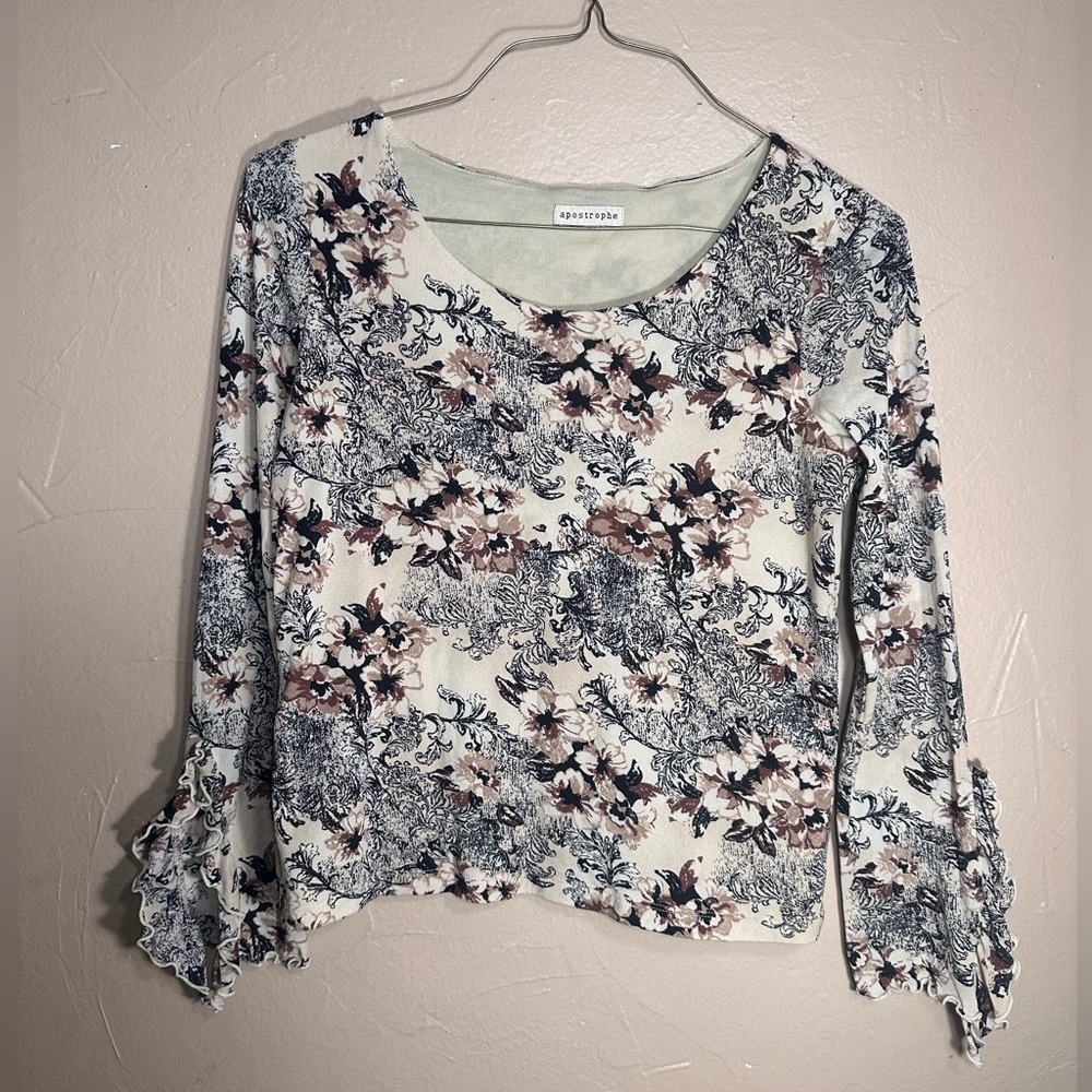 Apostrophe Floral Baroque pattern 3/4 ruffle sleeve